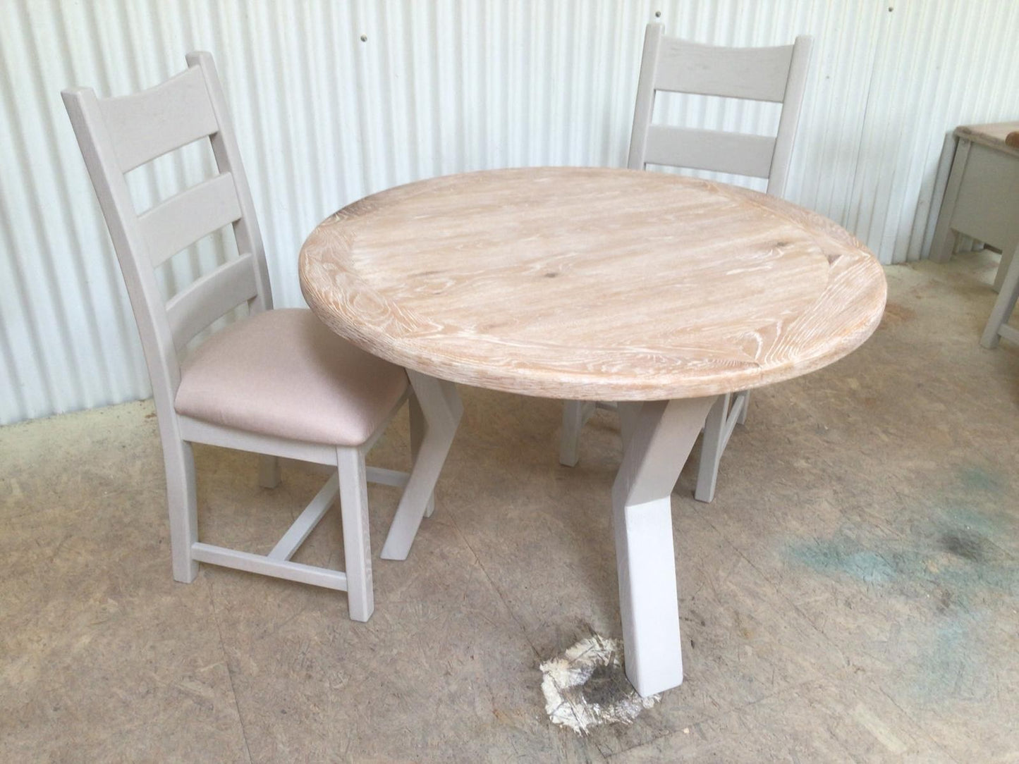 Loire Oak 1.1m Round Dining Set painted Oyster