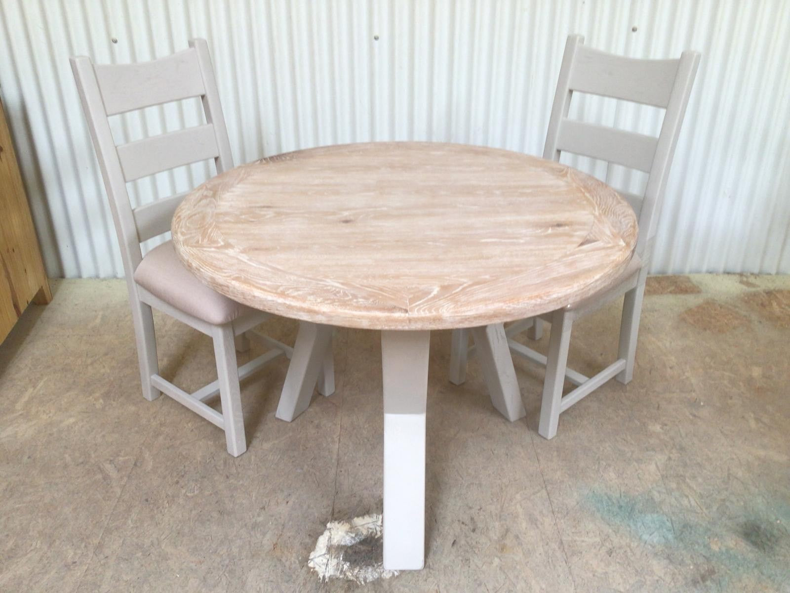 Loire Oak 1.1m Round Dining Set painted Oyster